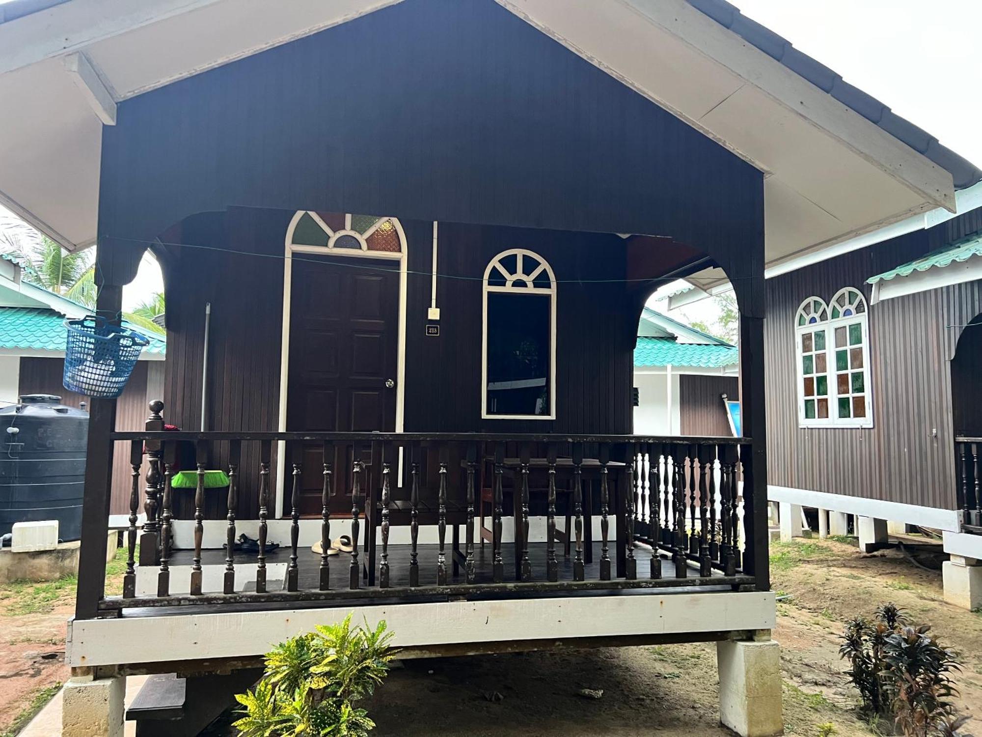 Mama'S Chalet Pulau Perhentian Besar Kampong Pasir Hantu Bagian luar foto